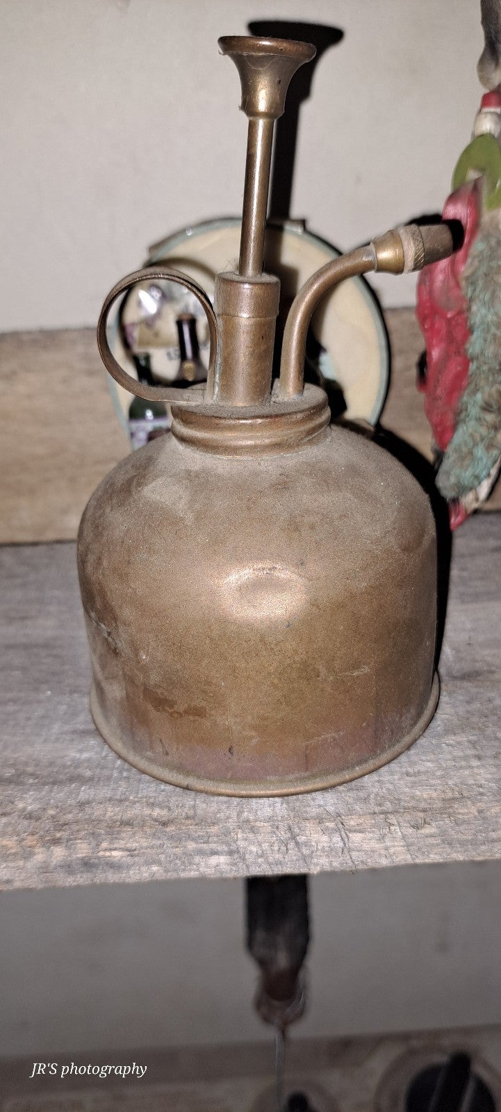 Vintage oil can