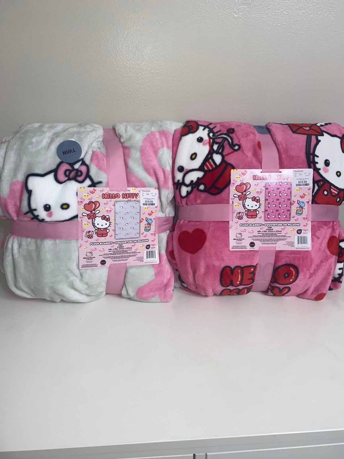 2 Hello Kitty ❤️ •Valentine Plush Throw Blankets• Set of 2 • Twin Size • NWT