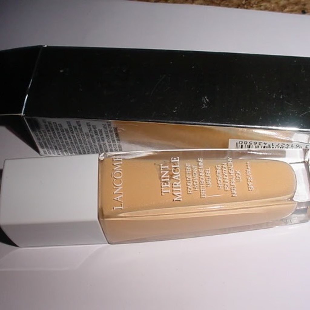 LANCOME NIB Teint Miracle Hydrating Foundation 0-025