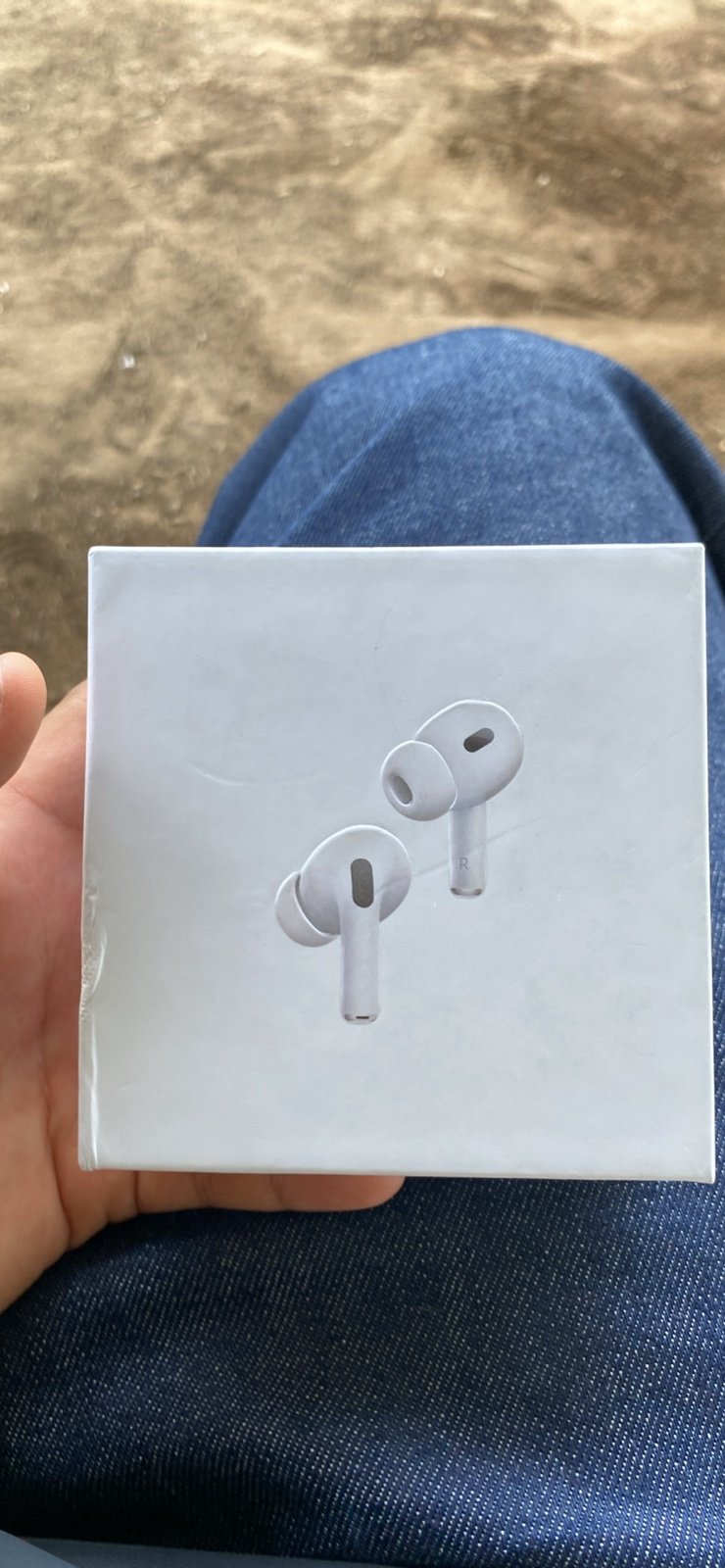 airpods pro 2nd gen with charging case