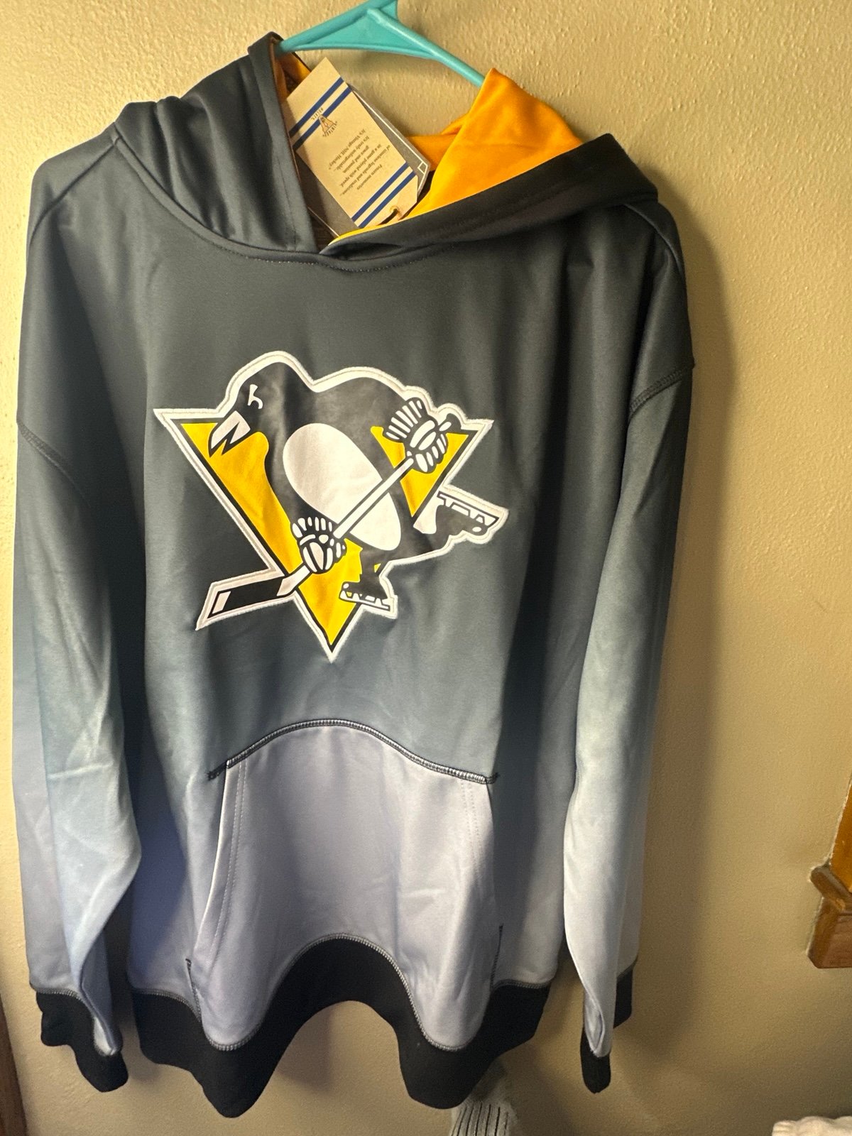NWT Pittsburgh Penguins Hockey Hoodie Size Large NHL