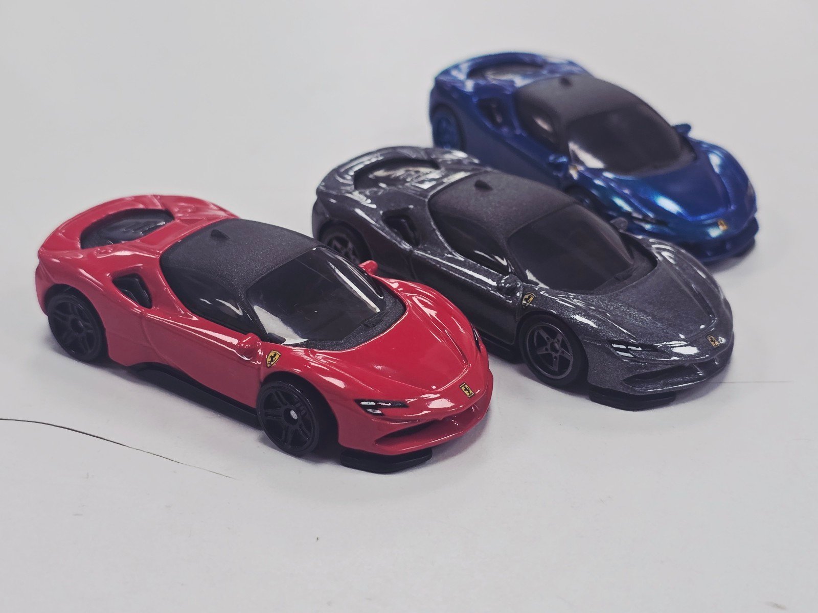 Hot Wheels unspun lot of three SF90 Ferraris with 10 sets of real riders