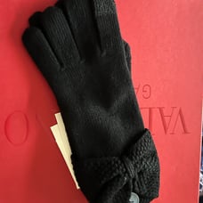 2 ugg gloves