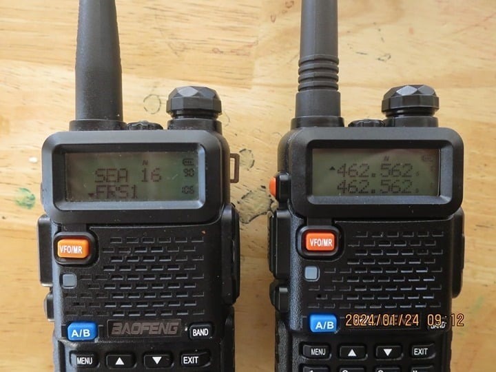 Baofeng UV-5R Two way Radios VHF UHF FM Transceiver Ham Walkie Talkie Decoratp!!