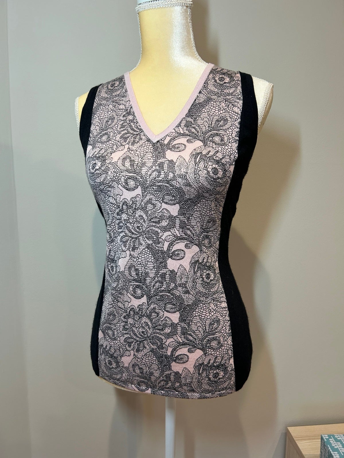 saks fifth avenue cashmere silk tank top pink floral size M