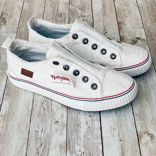 NWT Blowfish Malibu 7.5 White Distressed Blue No shoelace Memory foam Sneakers