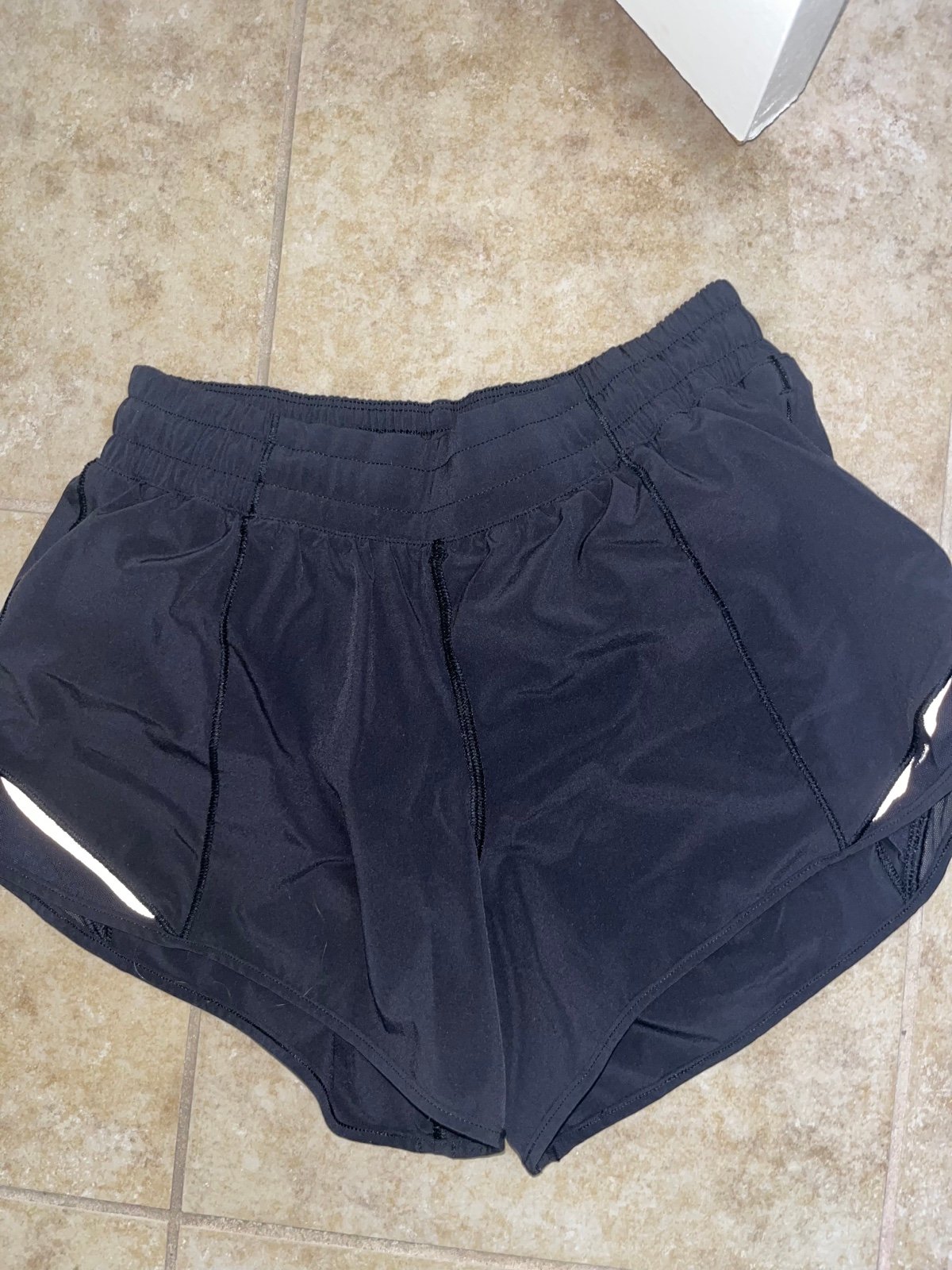 lululemon hotty hot shorts size 6