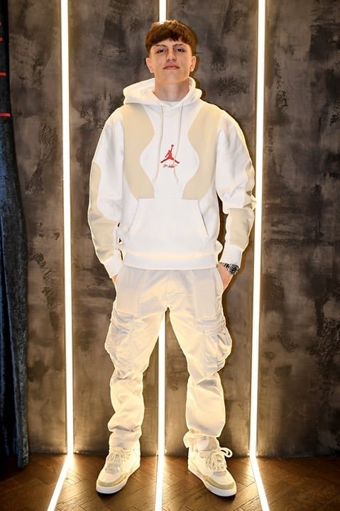 OFF-WHITE x Jordan Hoodie (US Sizing)