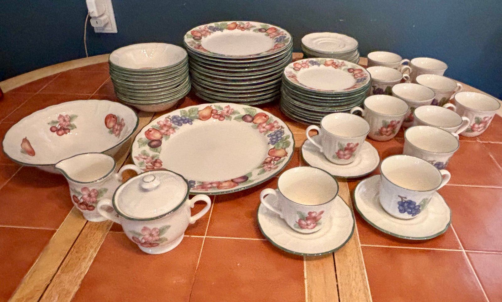 Epoch Market Day 63 Piece Gorgeous Dining Assortment