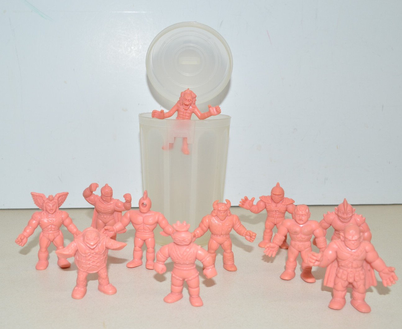 Vintage MUSCLE MEN Mini Figure Lot With Trash Can Container 1980s Kannikuman