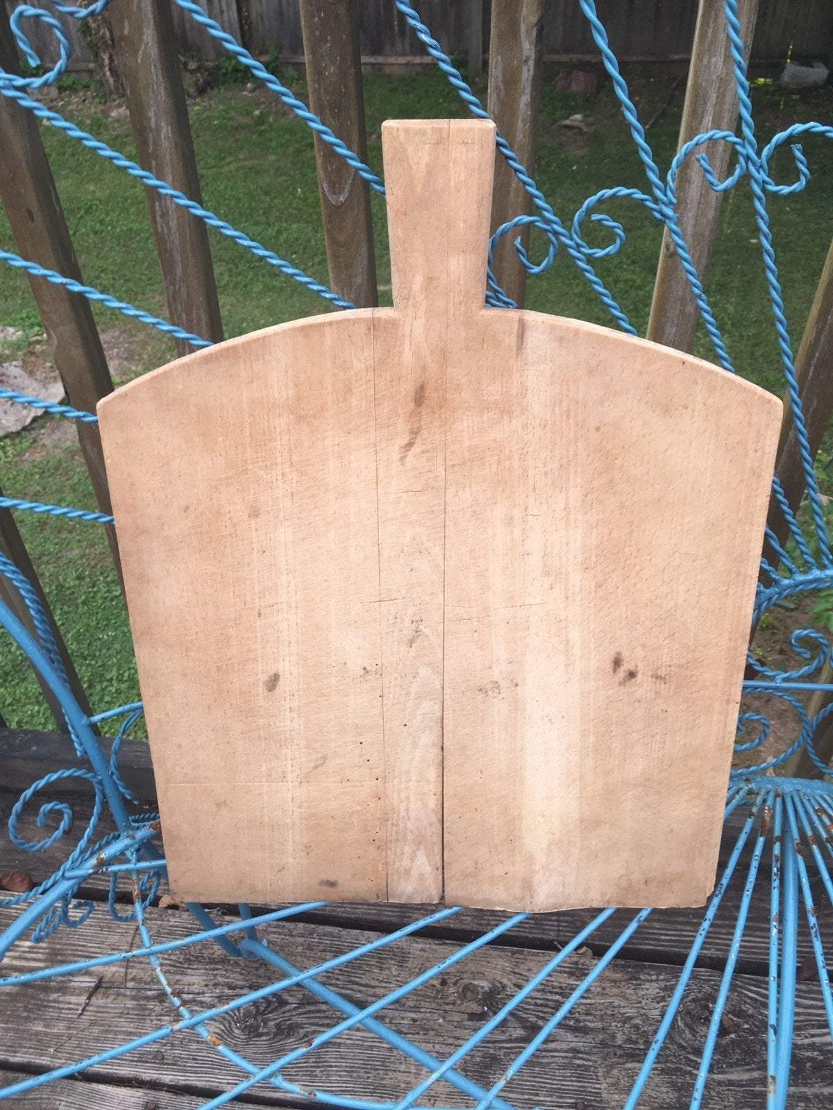 Antique European breadboard w/handle