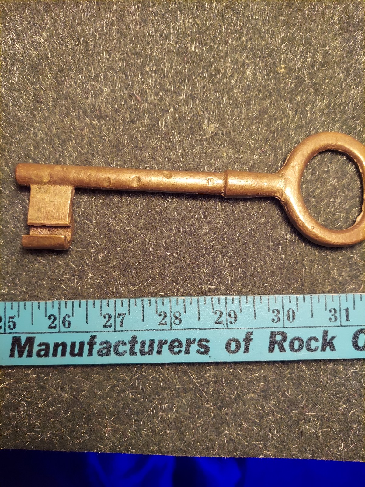 Vintage Large 7 Brass Skeleton Key-Gate-Church-Jail-Lock