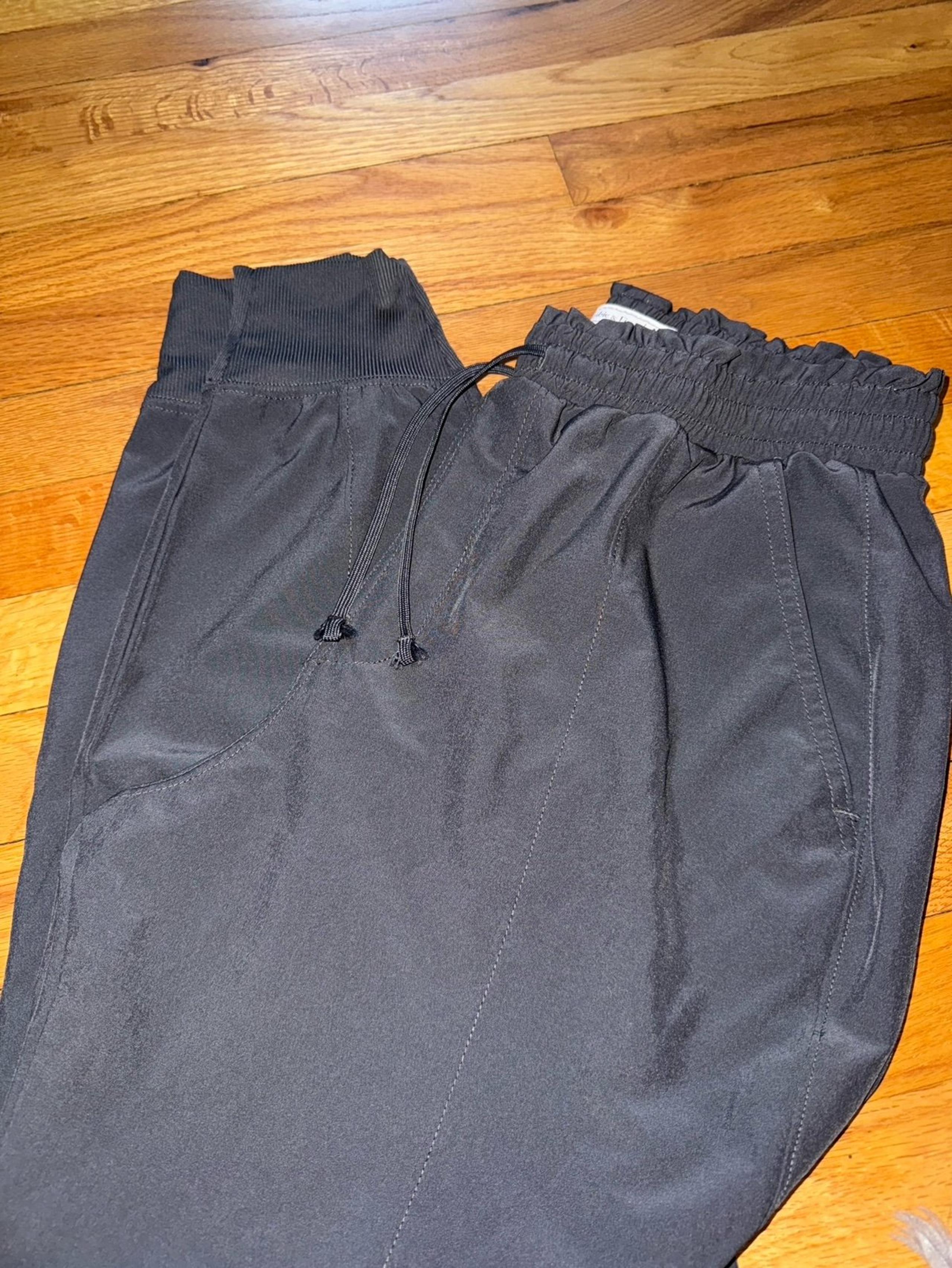 abercrombie women’s light joggers dark grey medium