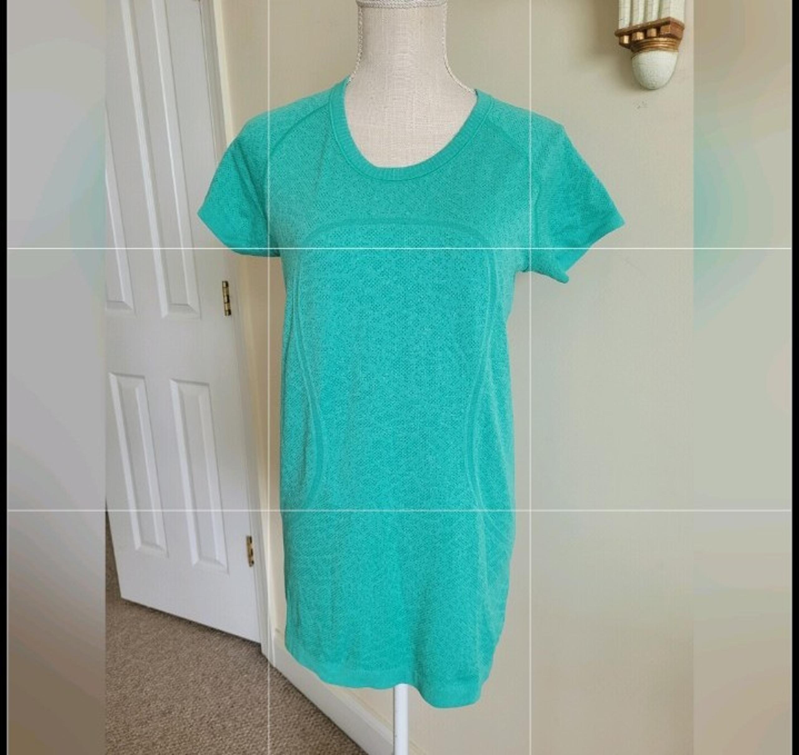 Lululemon athletic short sleeves Tshirt