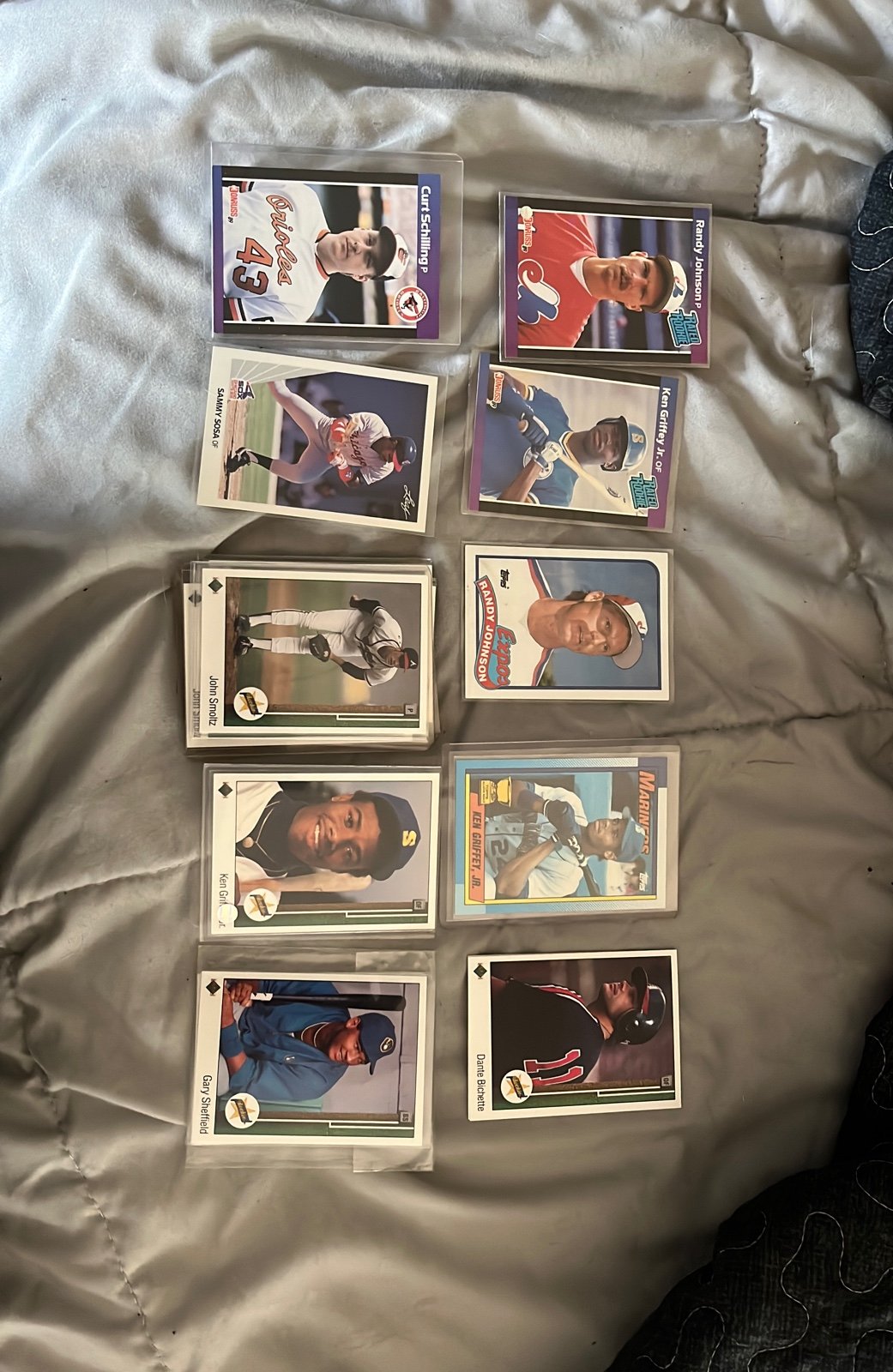 Rookie card lot includinh Ken Griffey, Randy johnson, Gary Sheffield, John smolt