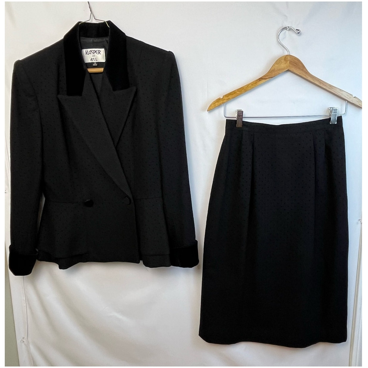Kasper Women's Size 8 Black Wool Blend Swiss Dot Velvet Collar Skirt Suit Set
