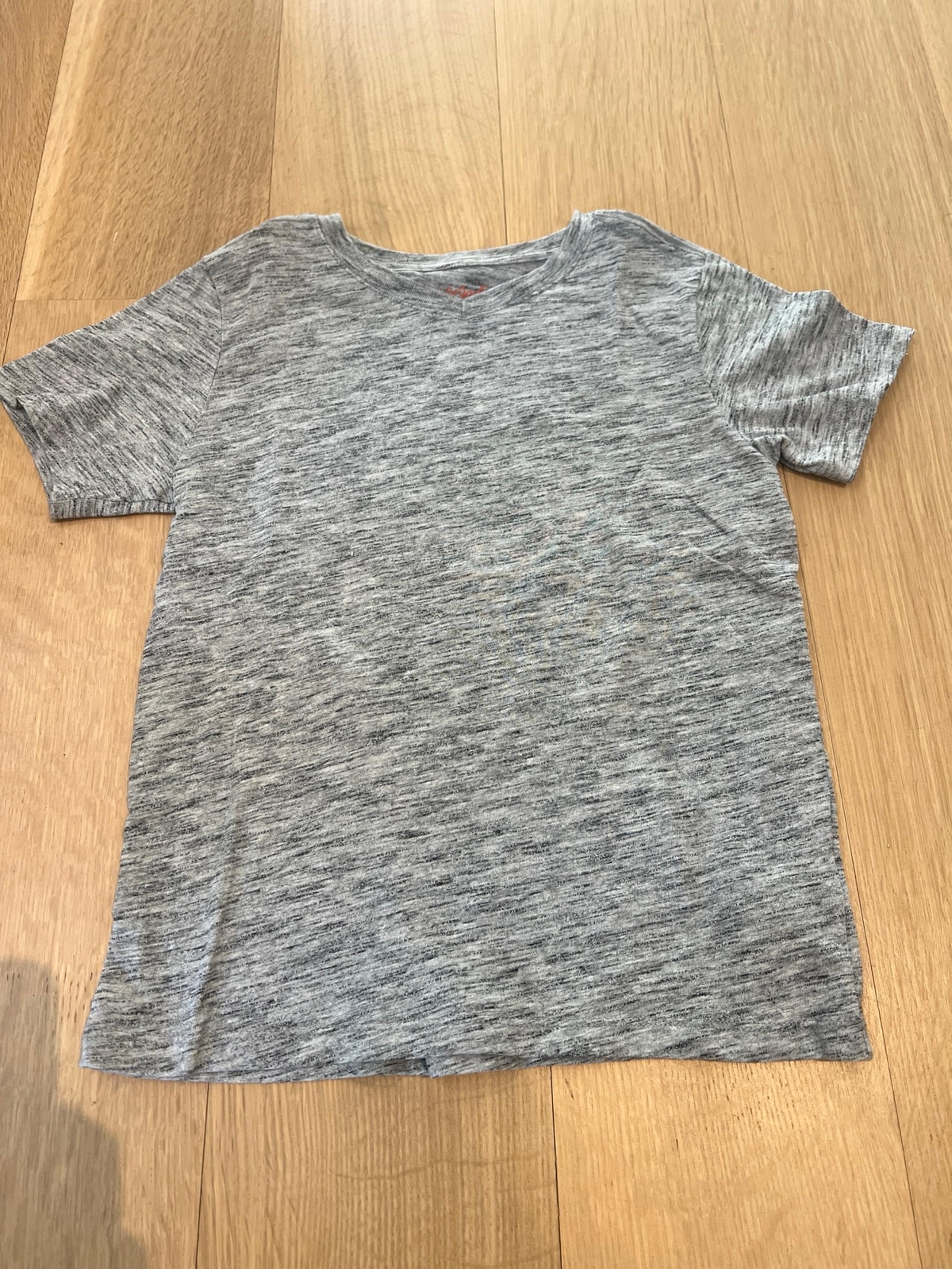 Cat & Jack size small 6/7 v neck tee gray new