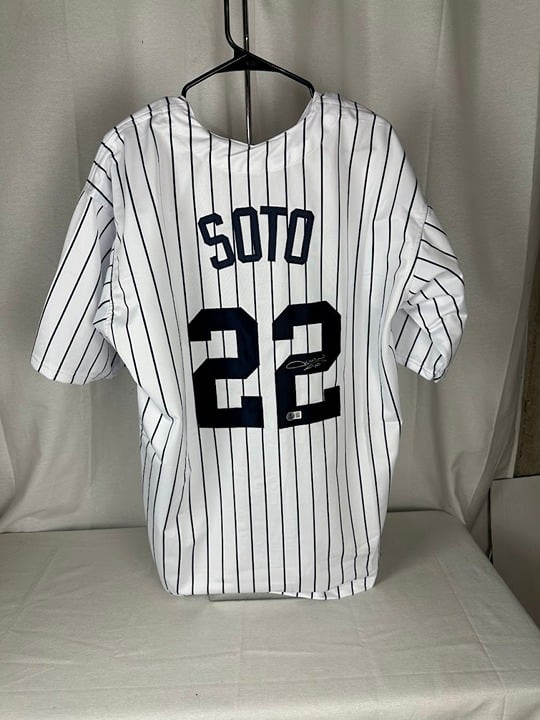 Juan Soto signed autographed New York Yankees Jersey Beckett