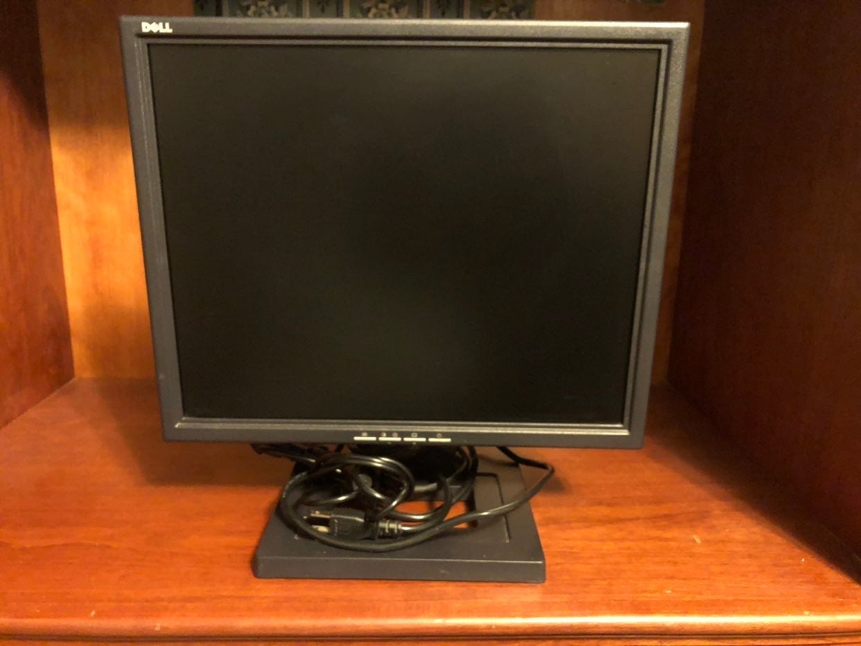 Dell E171FP LCD Tilt Screen 17” Monitor with new VGA cable
