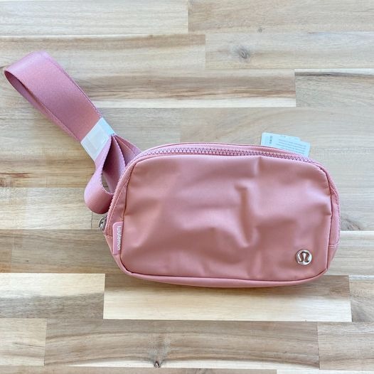 Lululemon Everywhere Belt Bag Pink Pastel NWT Silver Logo Silver Hardware