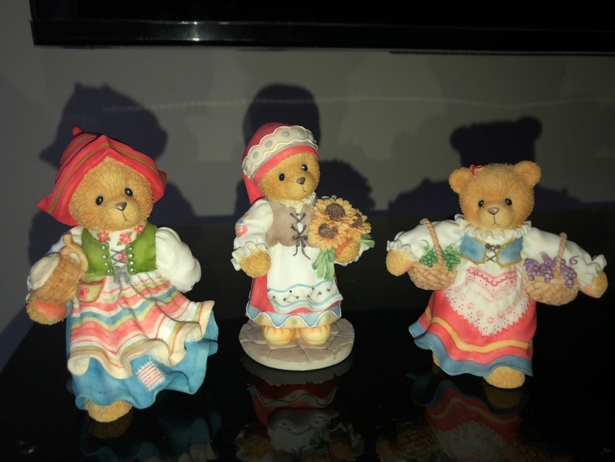 International Cherished Teddies Set