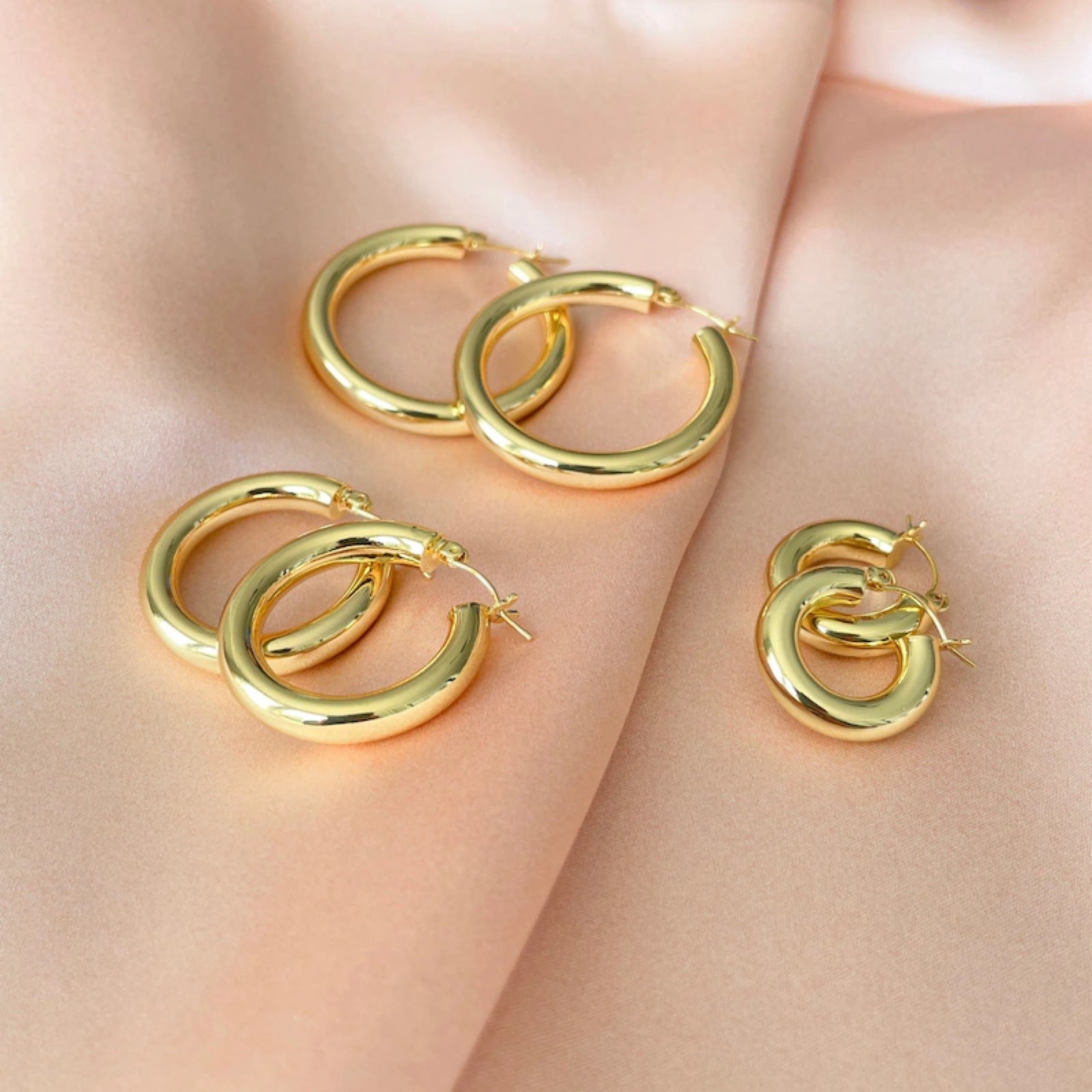 14K Yellow Gold Thick Chunky Tube Hoop Earrings, NWT
