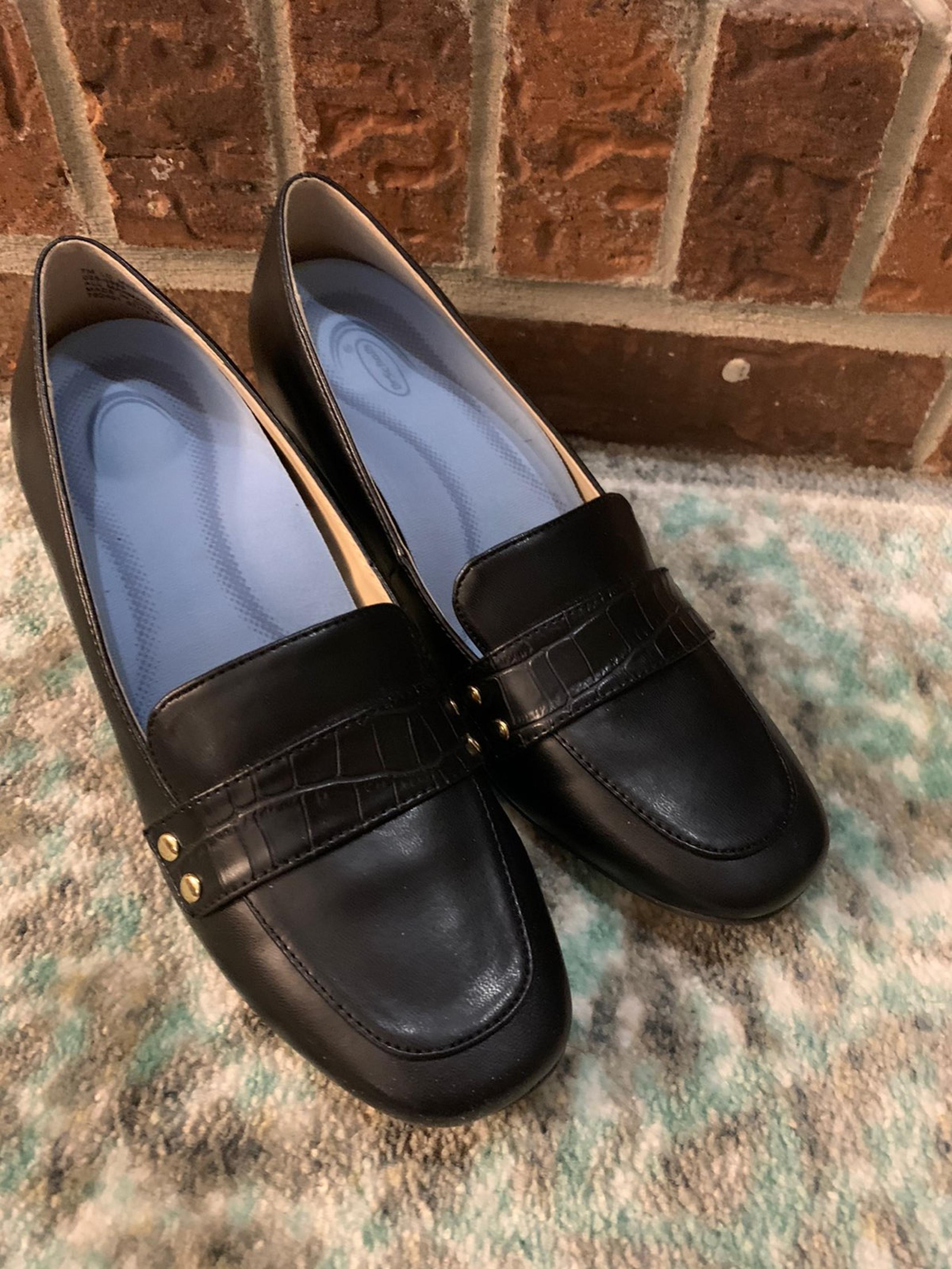 EUC!!! Liz Claiborne Black Flats Sz7