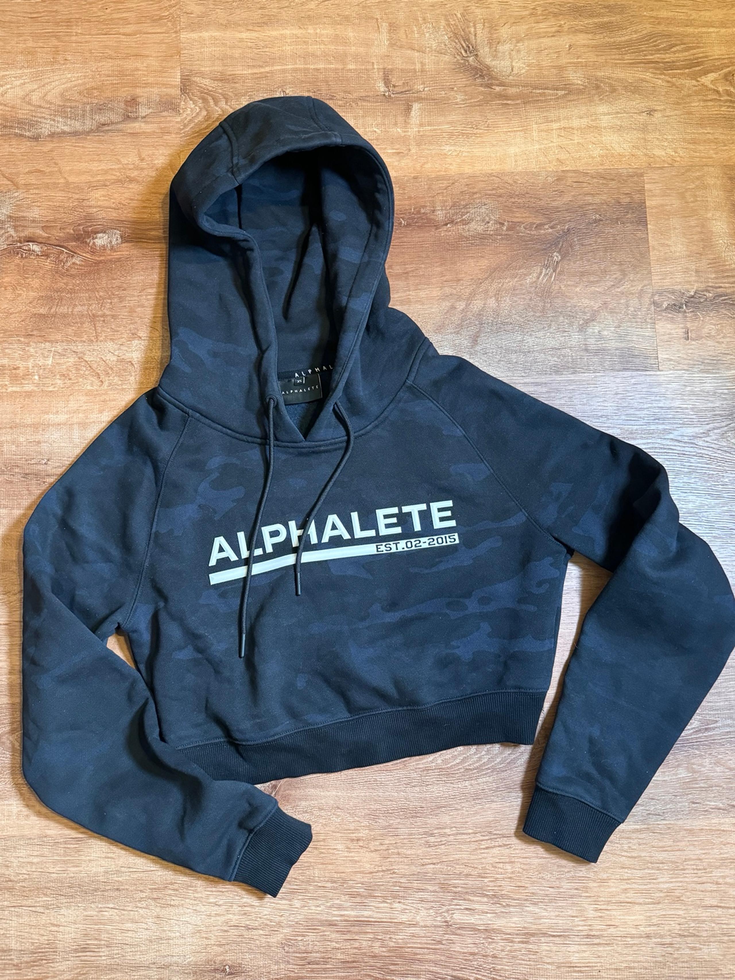 Women’s Alphalete camo crop hoodie XS