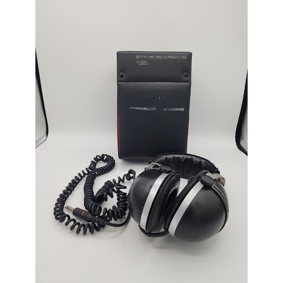 Pioneer SE-305 Stereo Over the Ear Studio Home Headphones + Storage Box Good Con