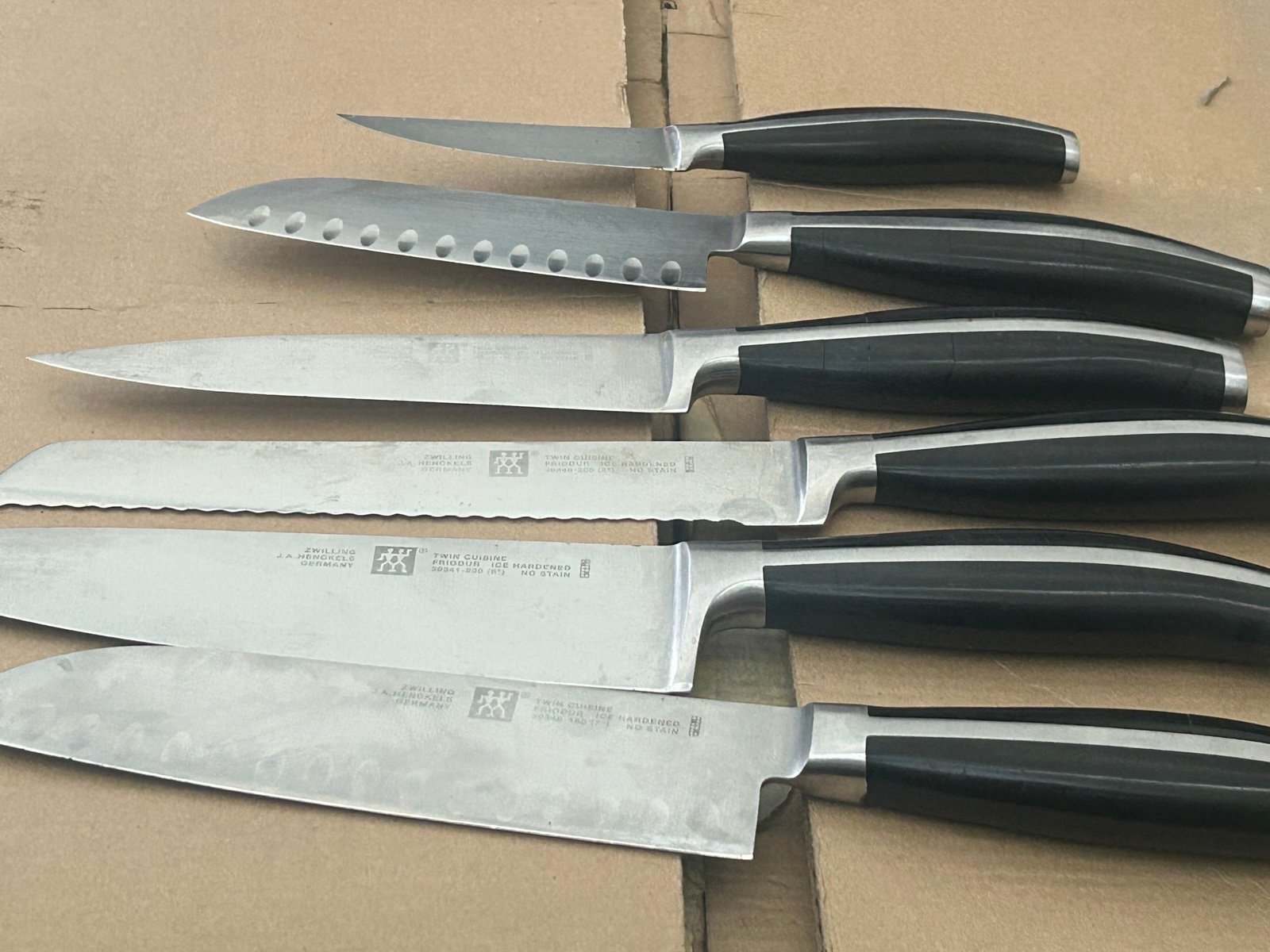 Twin cuisine knives