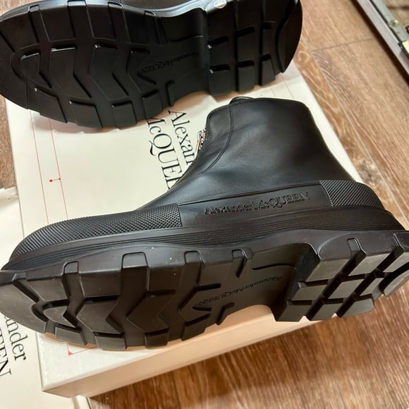 Brand New Alexander McQueen Men’s Tread Slick Zip Boots Size 11