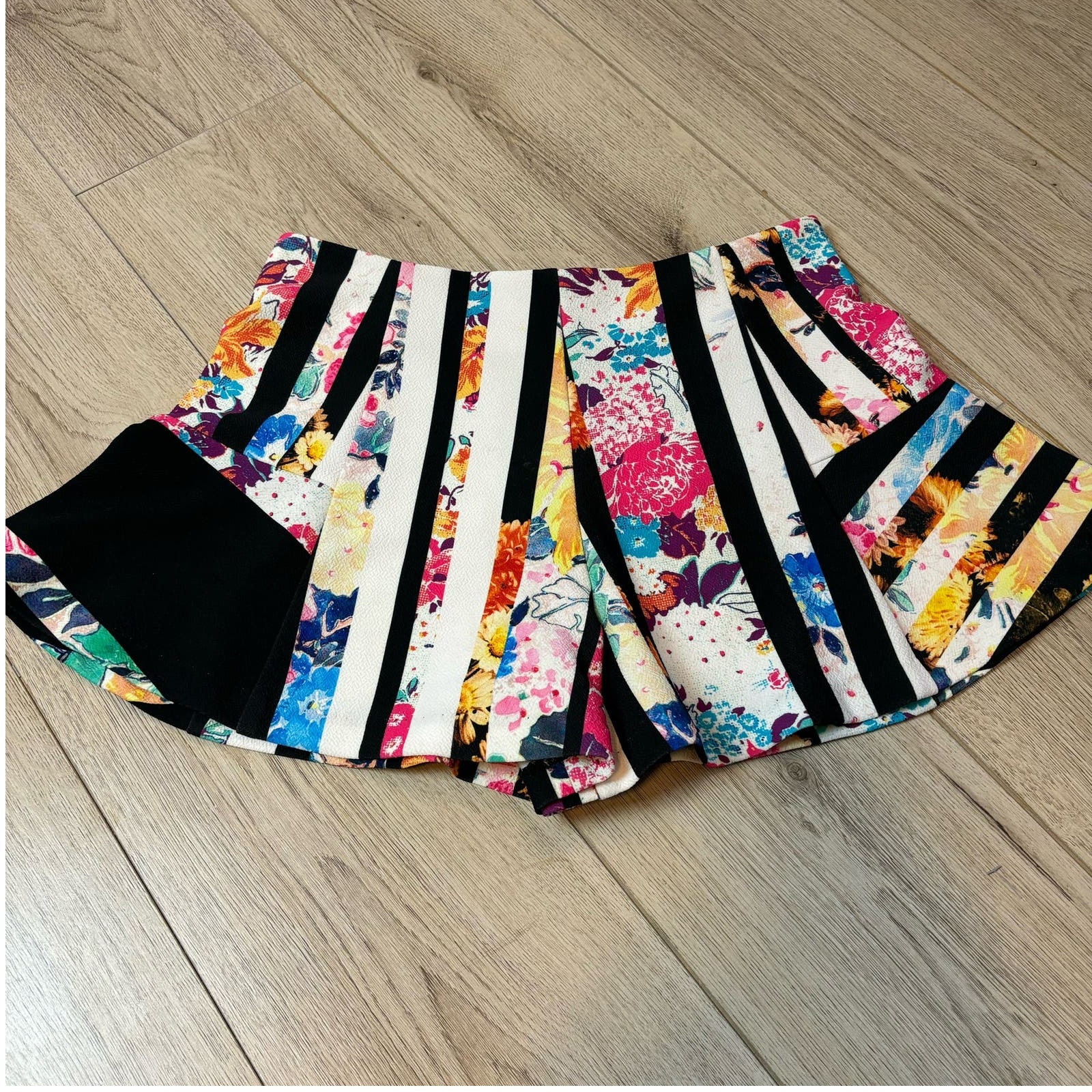 Anthropologie NWT Askari Vibrant Zippered Shorts Medium Womens Dress Shorts