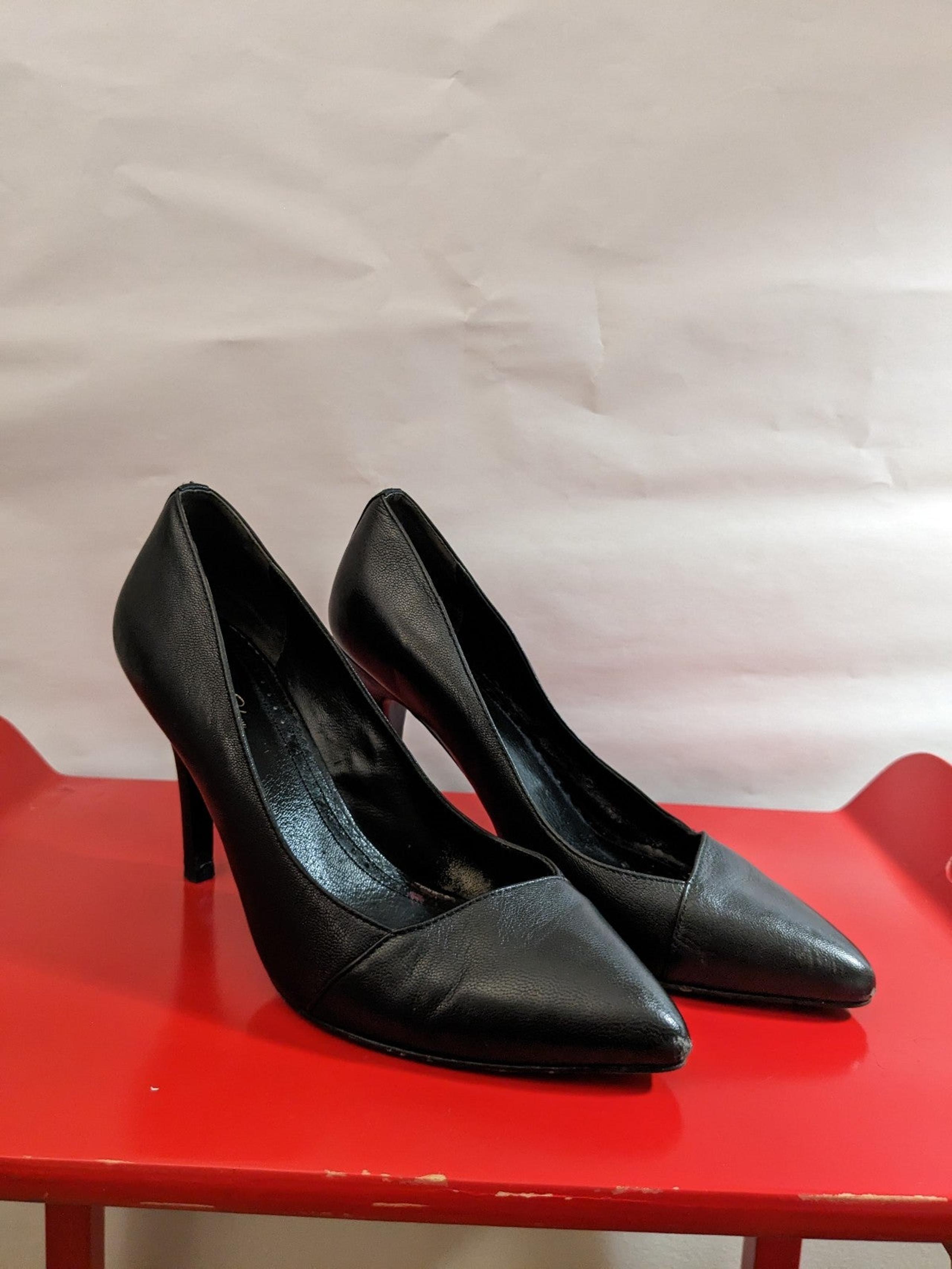 Brooks Brothers Womens Leather Pumps - Size 8