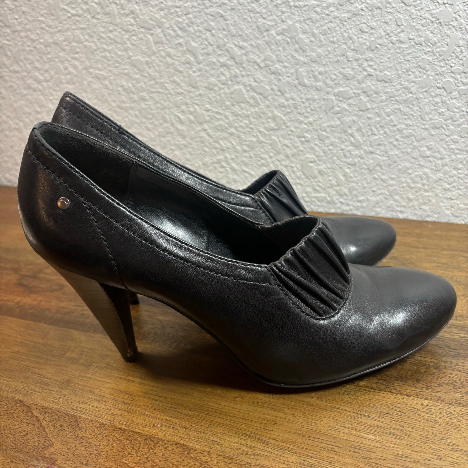 Coach Black Leather Heels Ruched Detail Pointed Toe Pumps Shoes Size 9.5B