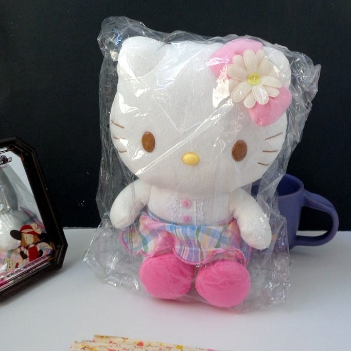 Sanrio 2009 Hello Kitty Doily Pink Tartan Dress 10 Beanie Plush Doll NEW