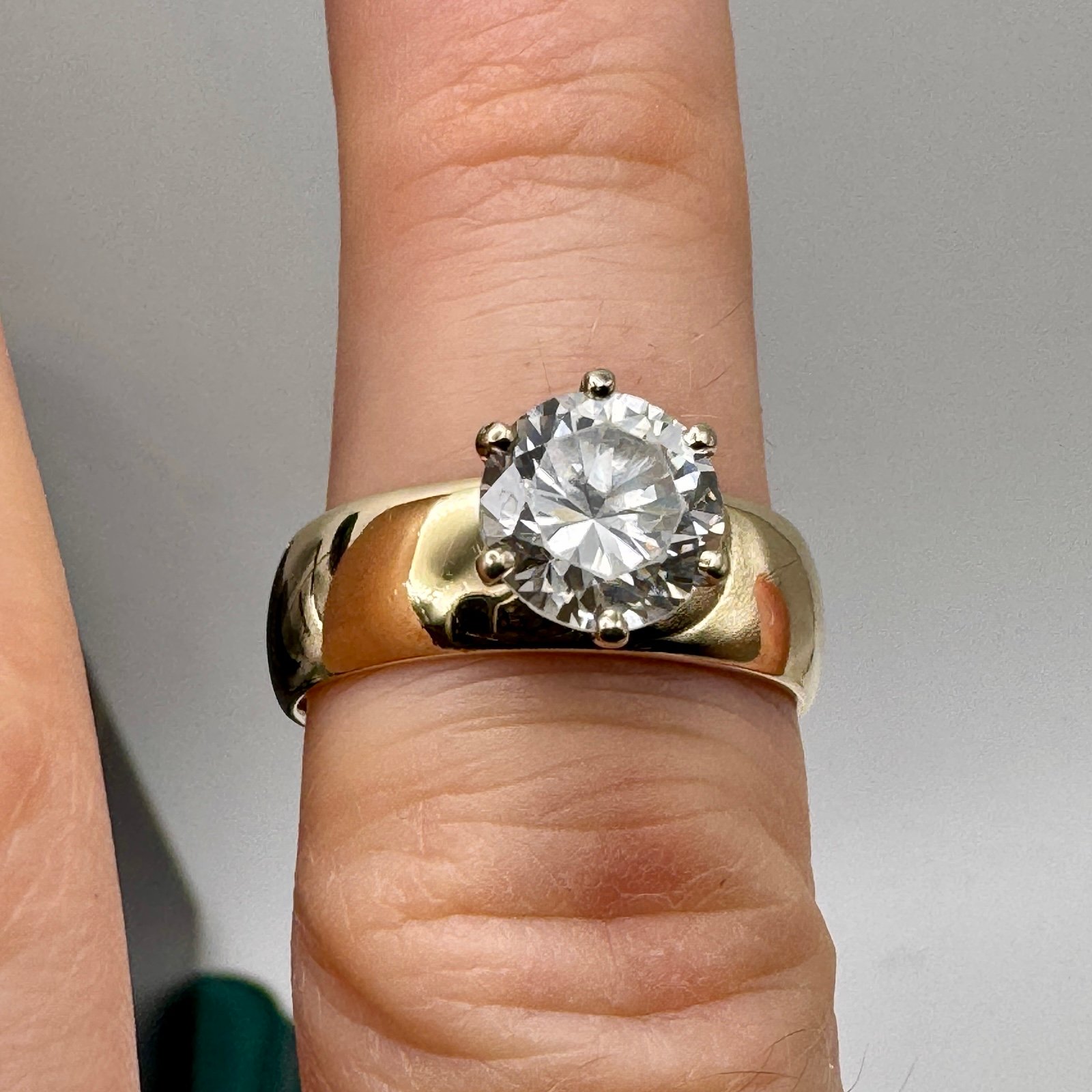 Solid 14k Gold Ring with CZ or Equivalent Gemstone / Size 8.25 / 7.29 Grams