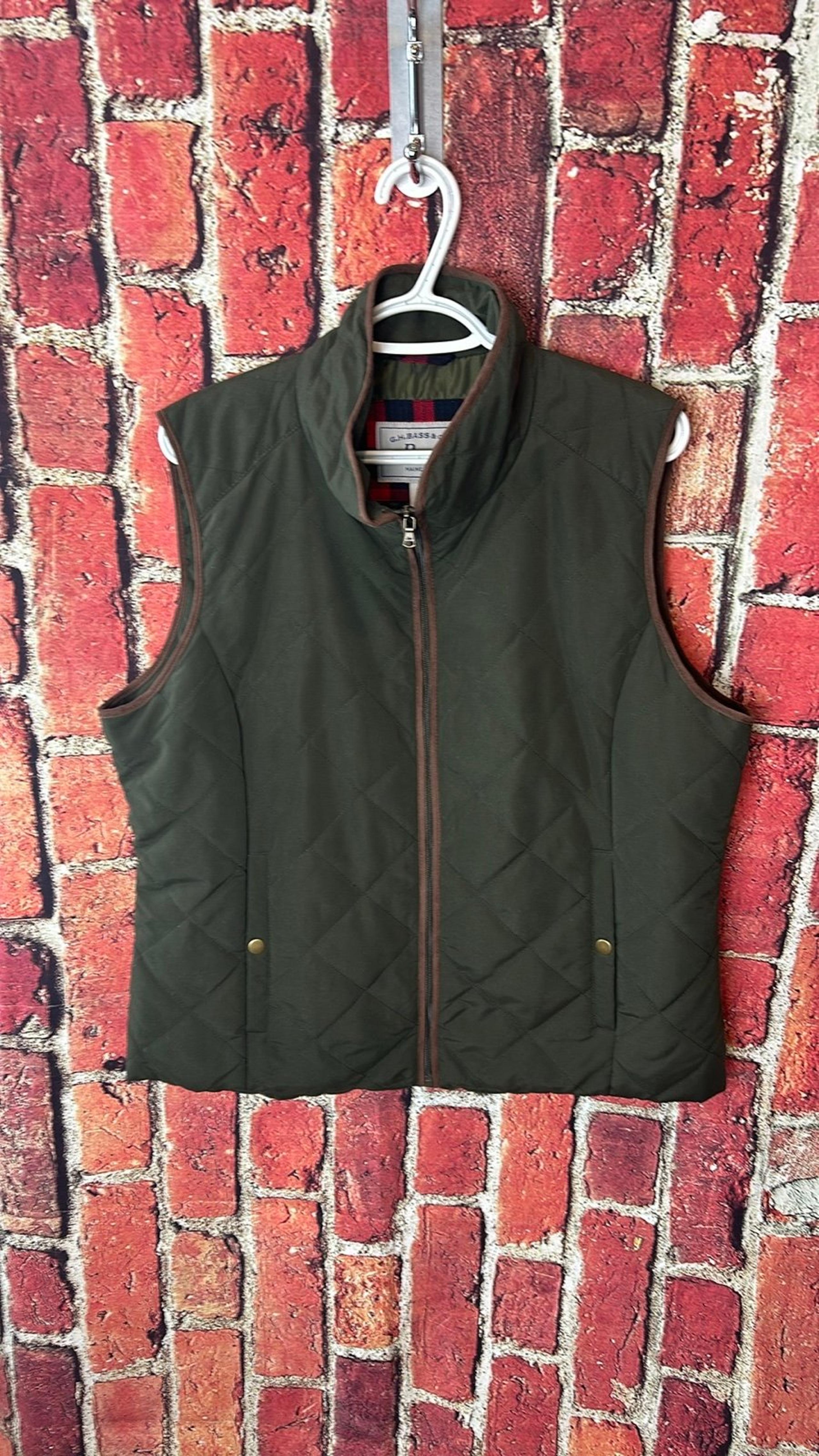 G.H. Bass & Co. quilted men’s vest size large color green and brown trims