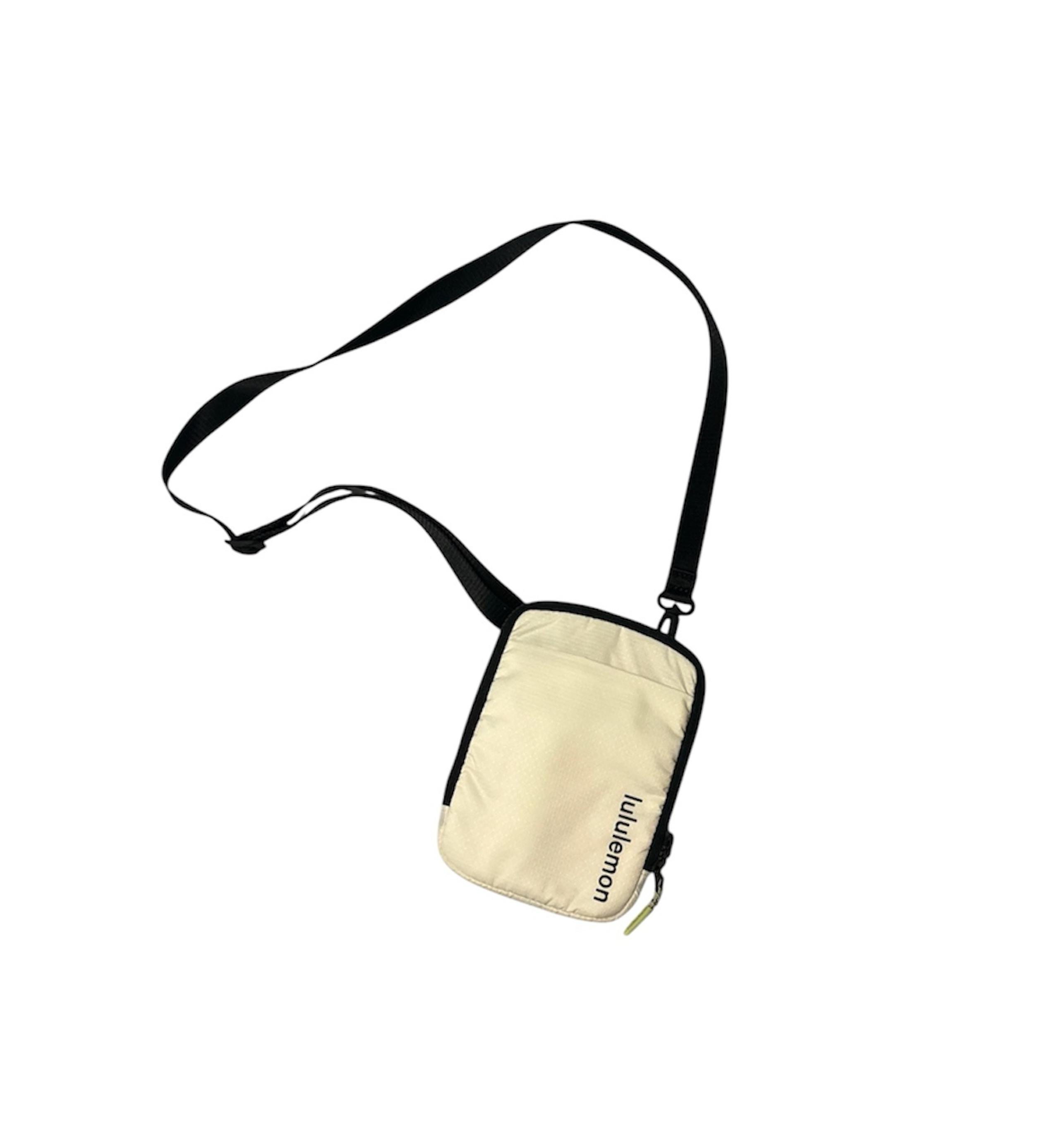Lululemon Athletica Easy Access Crossbody Bag 1.5L ivory like new