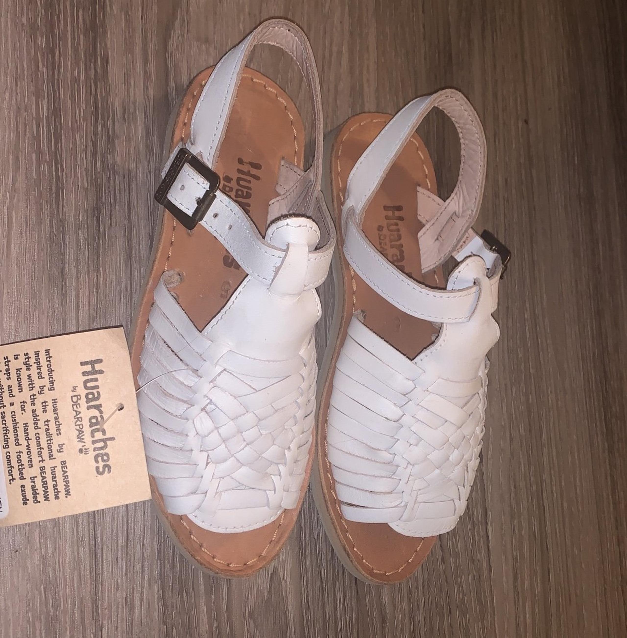 White Bearpaw huaraches Sandals women’s 5 NWOT