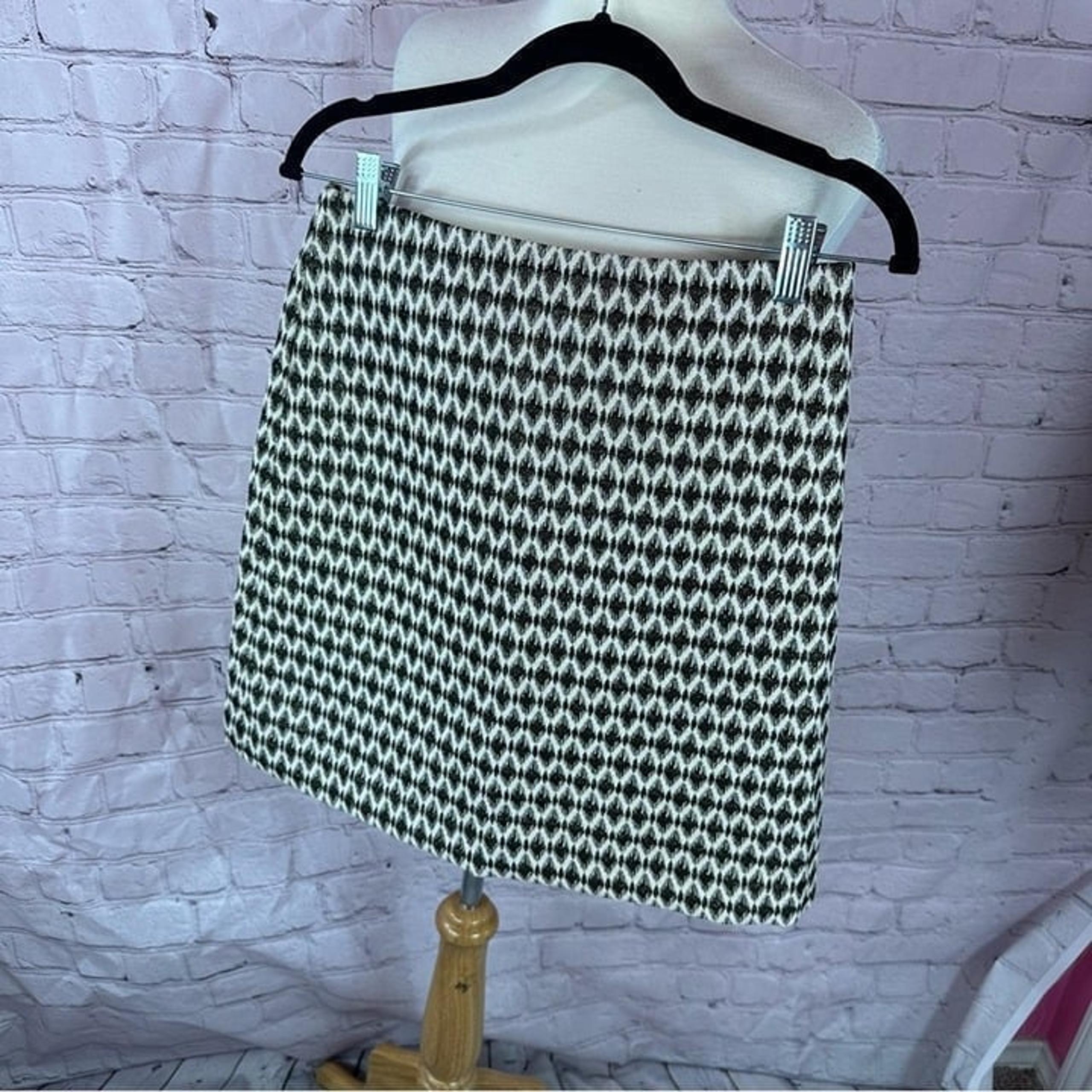 ann taylor LOFT pencil skirt metallic geometric print size 4 preppy business