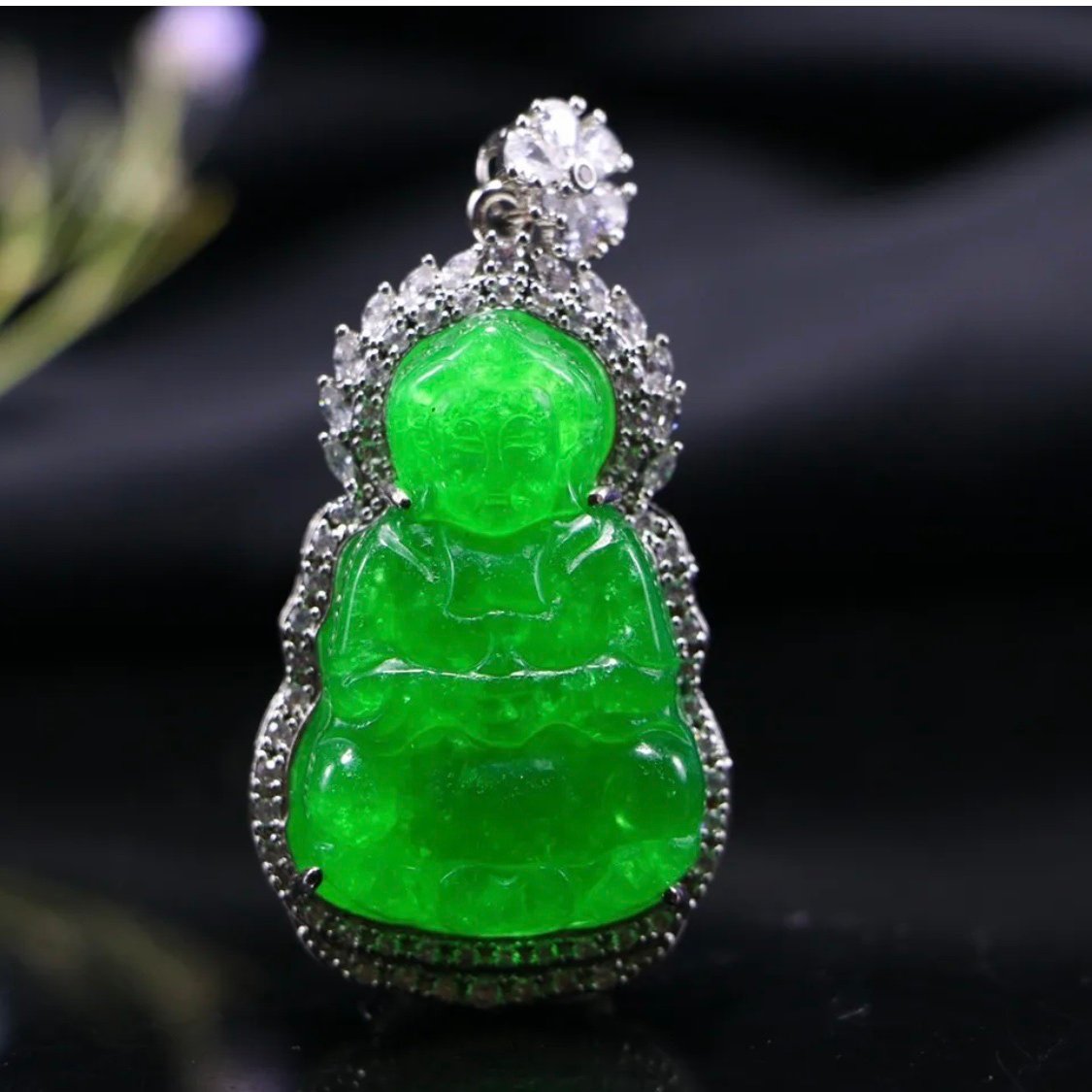 Perfect natural High Ice Chinese Jadeite Hand Carving Guanyin Bodhisattva Pendan