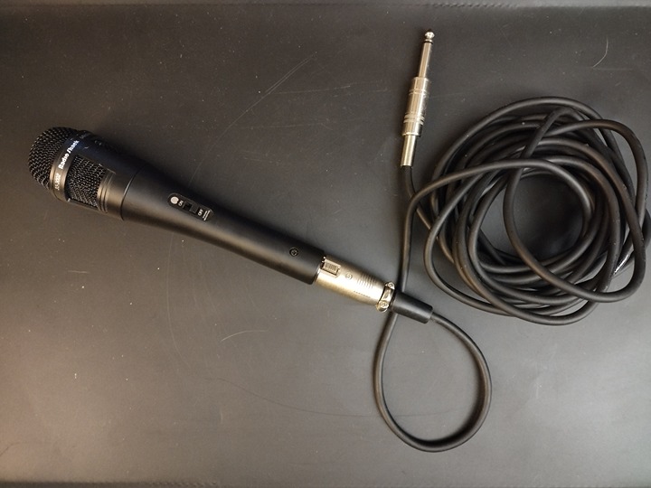 Radio Shack 33-3002 Unidirectional Dynamic Microphone (WITH CORD)