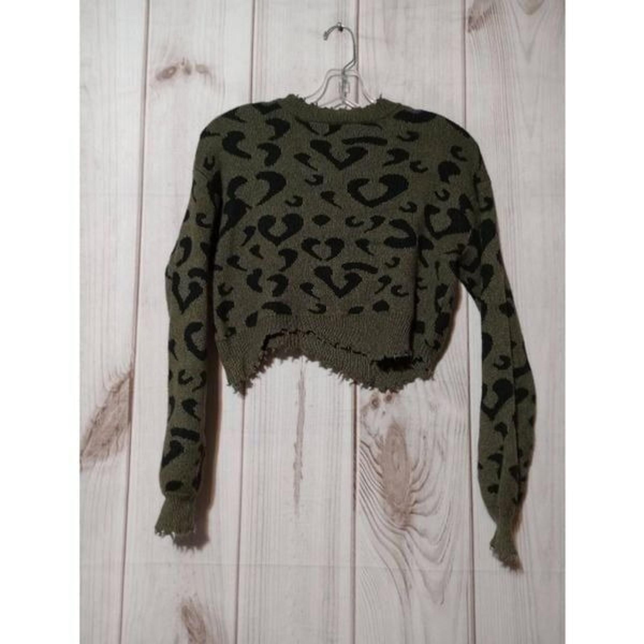 Honey Punch Sweater Ladies Extra Small Green Cropped Distressed Animal Print