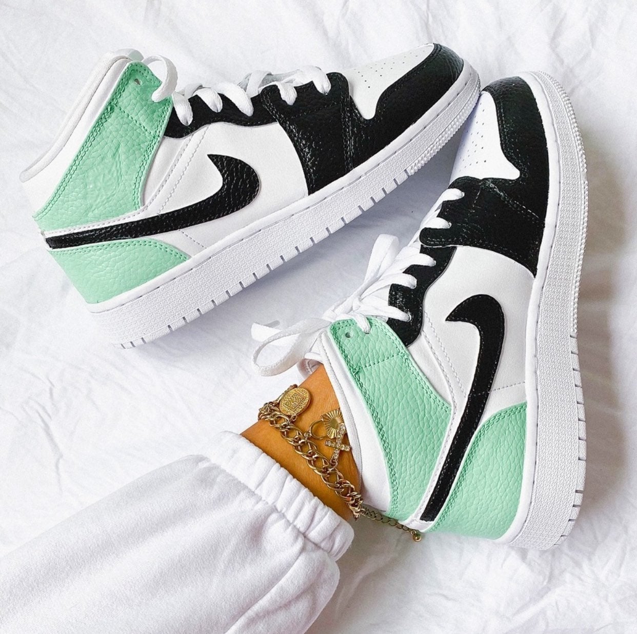 ⚡️Custom Air Jordan 1 Mid (Mint/Black)⚡️