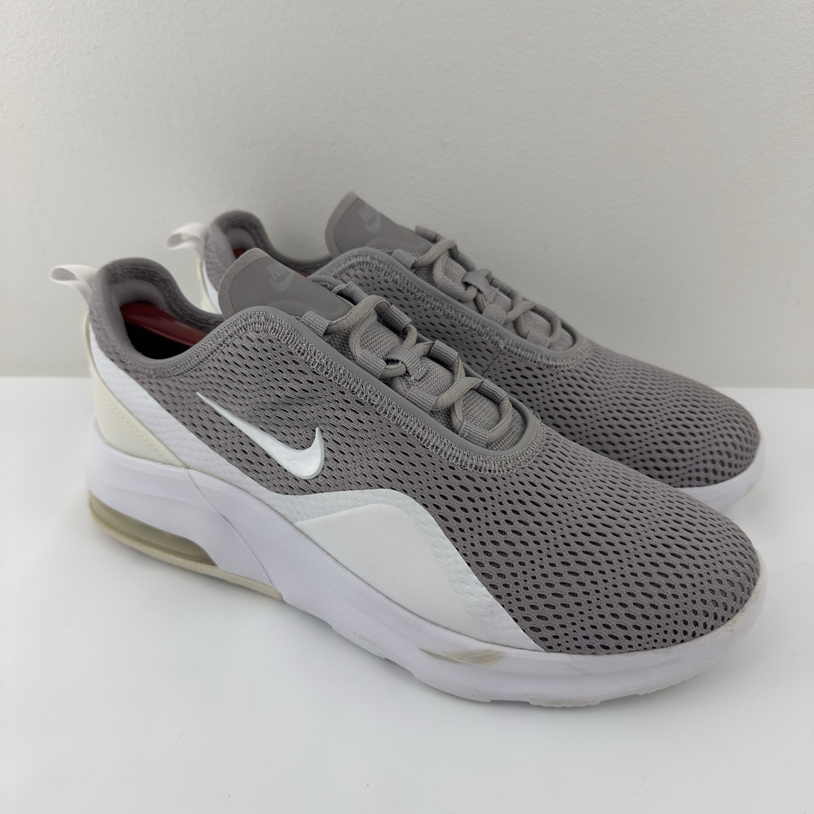 Nike Air Max Motion 2 Men's Size 9.5 Gray White Sneakers AO0266-002