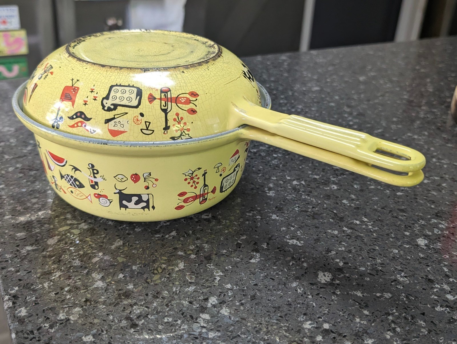 RARE VINTAGE Descoware Robert Markley Pot and Pan Animals Yellow Enamel