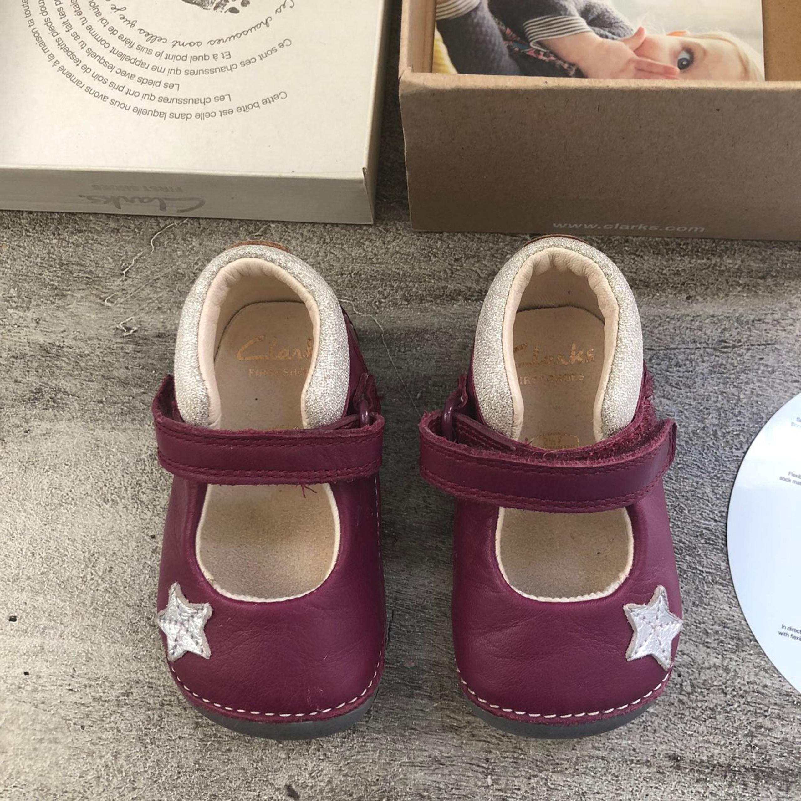 Clark’s little Gina leather shoes in Plu