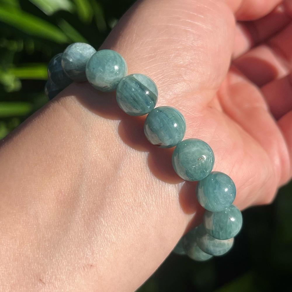 11.5mm gorgeous green kyanite bracelet