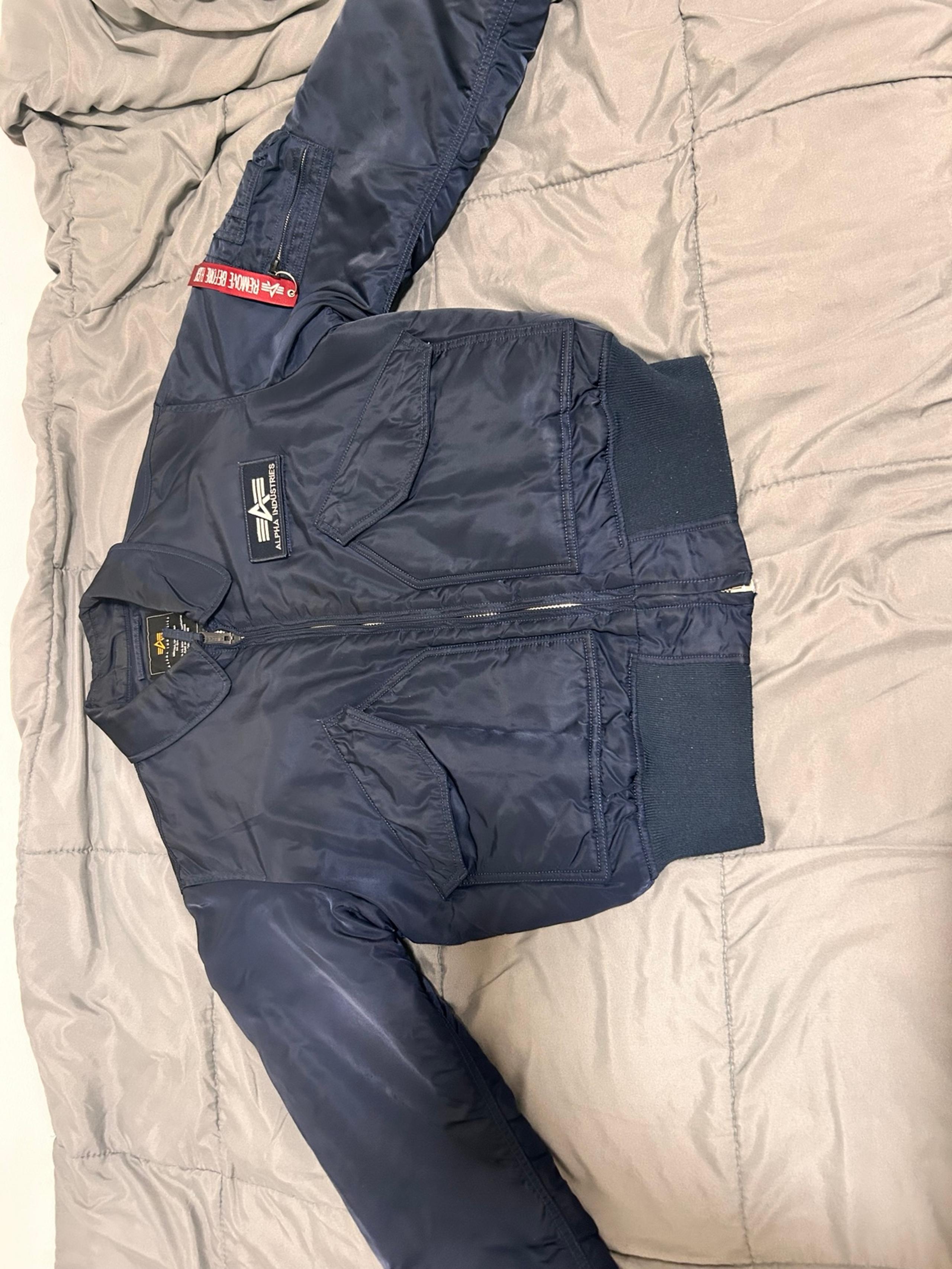 Alpha Industries Men’s Navy Bomber Flight  Jacket (L)