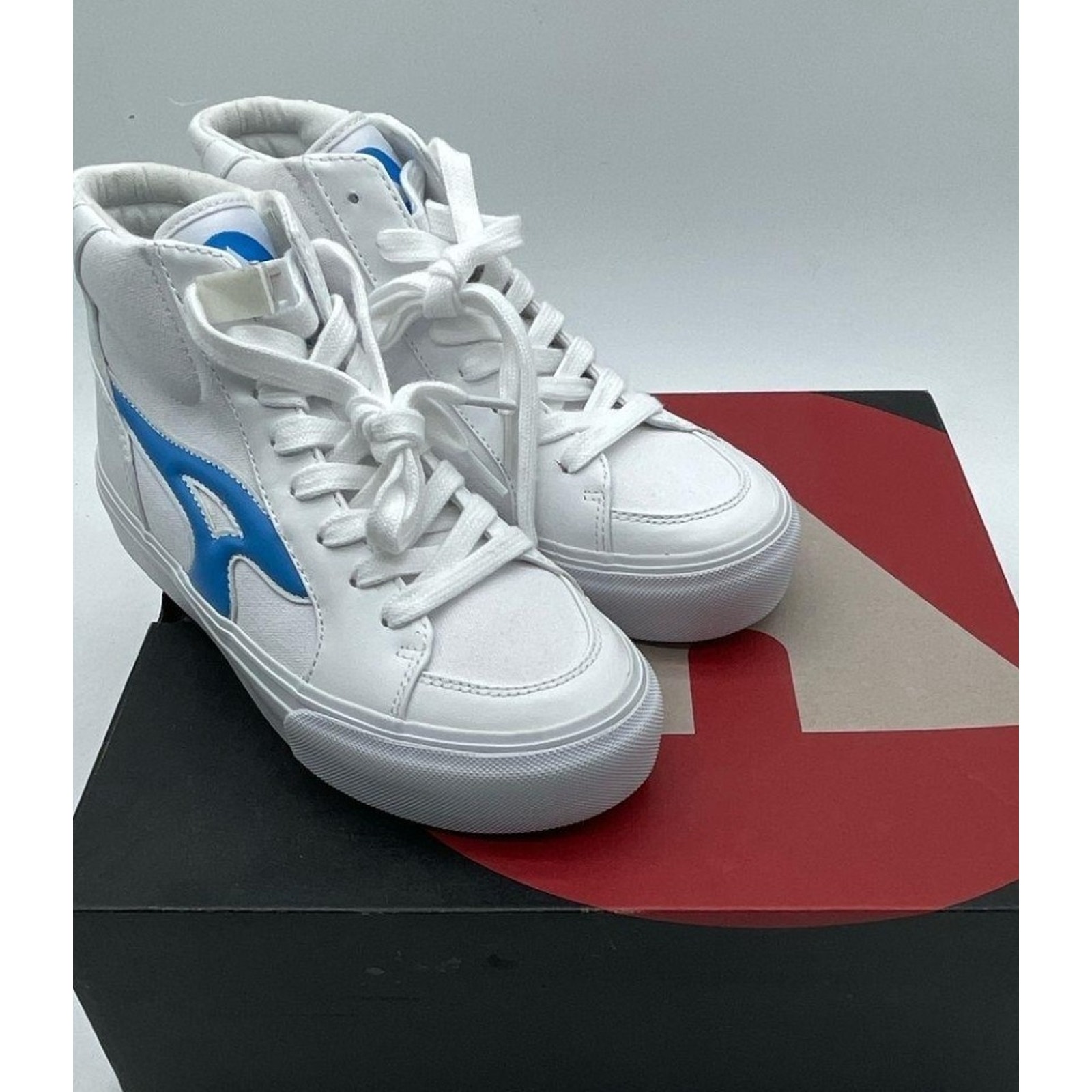 Airwalk Aurora Womens 3 Skateboard Shoes Size 6 White & Blue High Top New